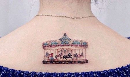 小清新后颈旋转木马纹身图案