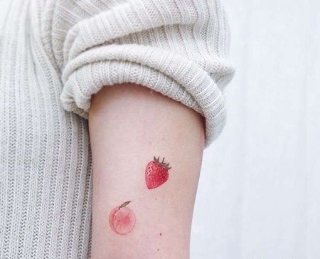 小清新大臂桃子草莓纹身图案