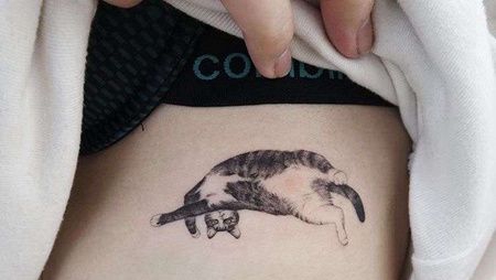 小清新侧腰猫纹身图案