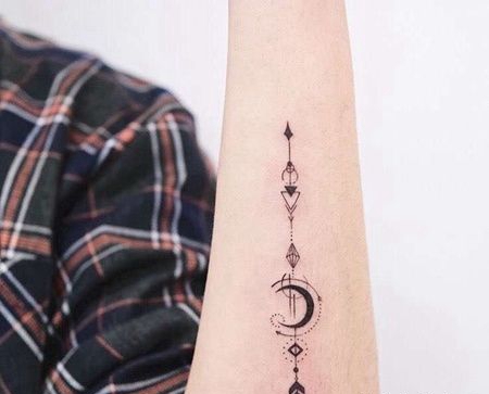 几何小臂箭纹身图案