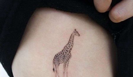 小清新大腿长颈鹿纹身图案