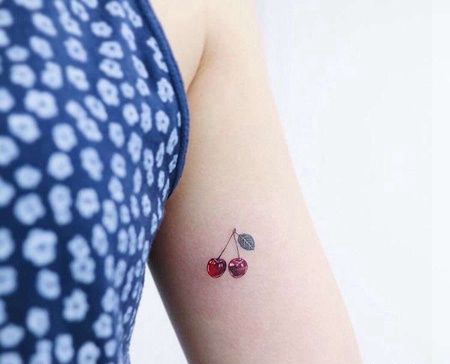 小清新大臂樱桃纹身图案