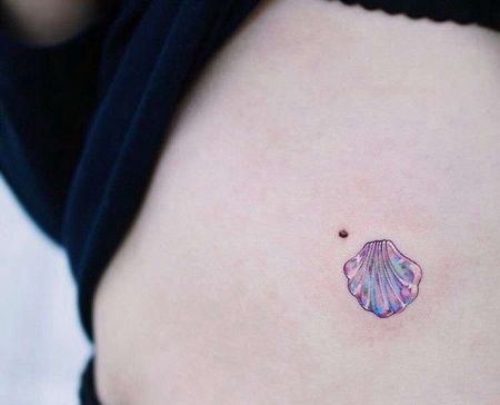 小清新侧腰贝壳纹身图案