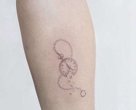 小清新小臂钟表纹身图案