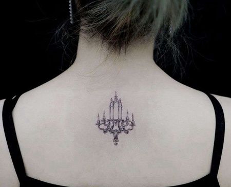 后背吊灯纹身图案