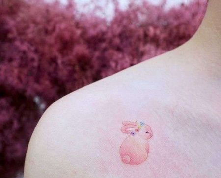 水彩锁骨兔子纹身图案