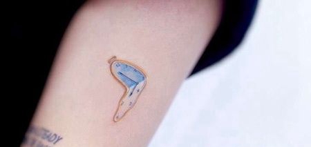 水彩大臂钟表纹身图案