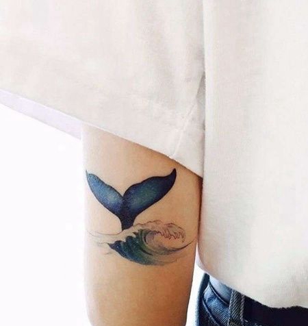 水彩大臂鲸鱼尾纹身图案
