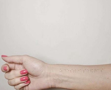 小臂点纹身图案