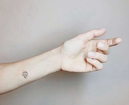 小清新小臂地球仪纹身图案