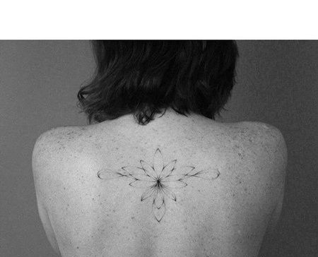 小清新后背荷花纹身图案