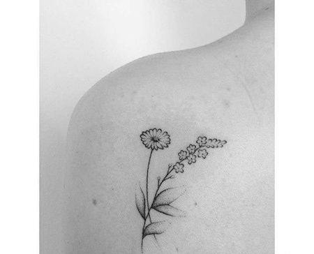 点刺后肩花卉纹身图案