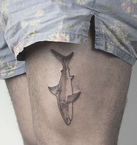 大腿鲨鱼纹身图案