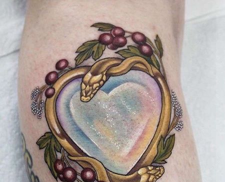 New School小腿宝石心蛇纹身图案