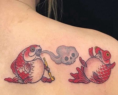 日式后肩金鱼纹身图案