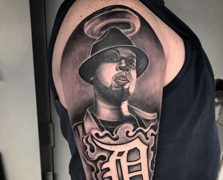 写实大臂人像花体字纹身图案