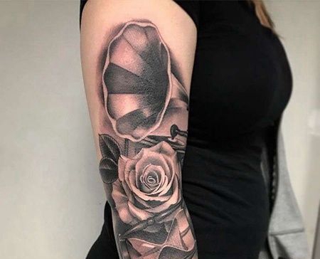 写实胳膊玫瑰沙漏唱片机纹身图案