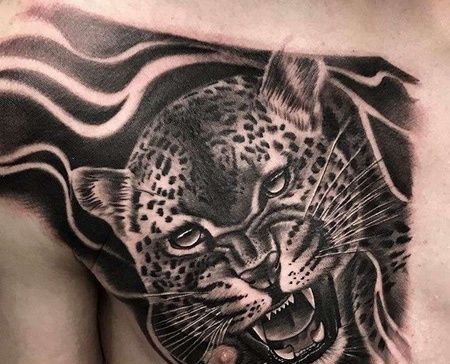 写实前胸豹子纹身图案
