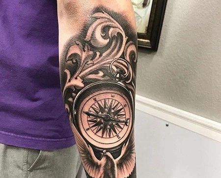 写实小臂指南针鸽子纹身图案