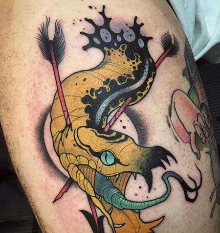 New School大腿蛇箭纹身图案