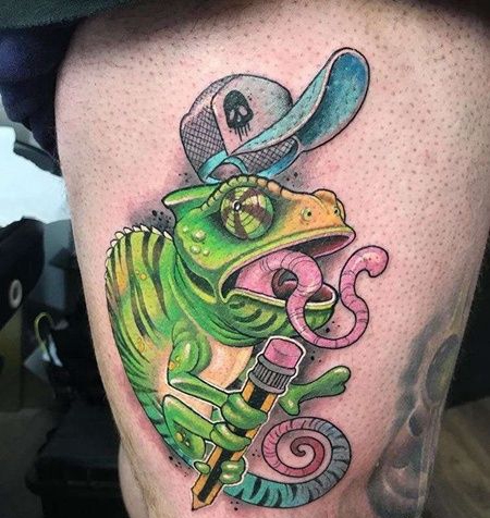 New School大腿变色龙纹身图案