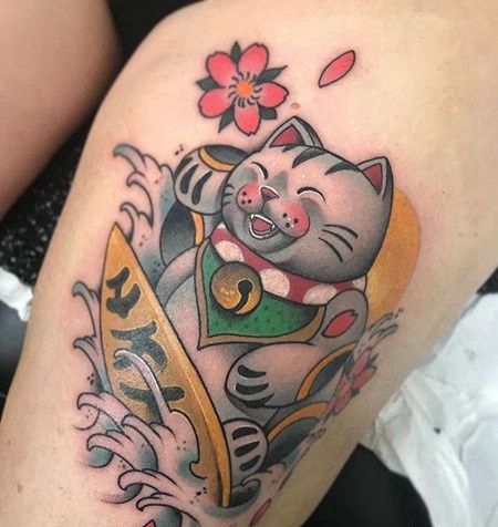 New School大腿招财猫纹身图案