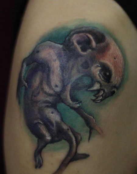 大臂小恶魔纹身图片