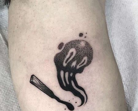 点刺小腿火柴纹身图案