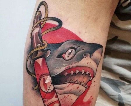 New School小臂鲨鱼武士刀纹身图案