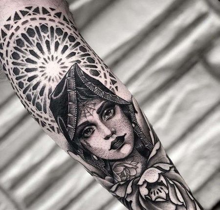 点刺胳膊女人花卉纹身图案