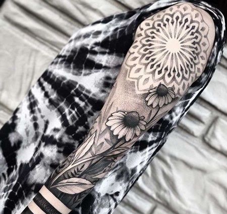 点刺大臂繁花向日葵纹身图案