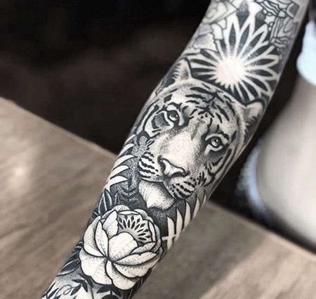 点刺小臂老虎纹身图案