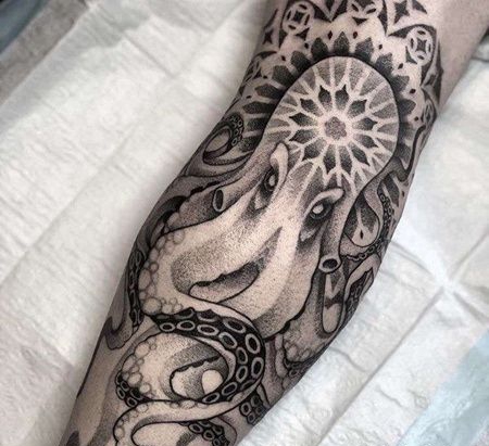 点刺胳膊章鱼纹身图案