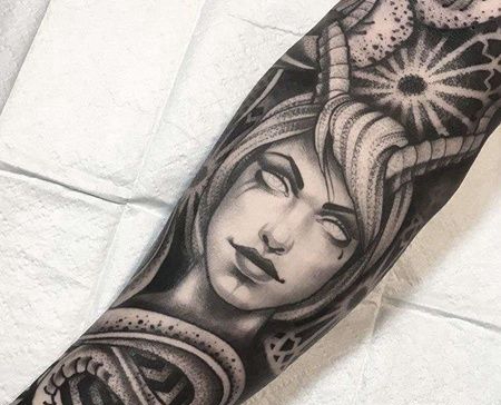 New School小臂女恶魔纹身图案