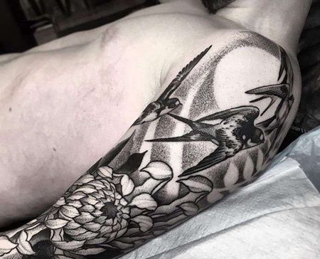 点刺胳膊燕子菊花纹身图案