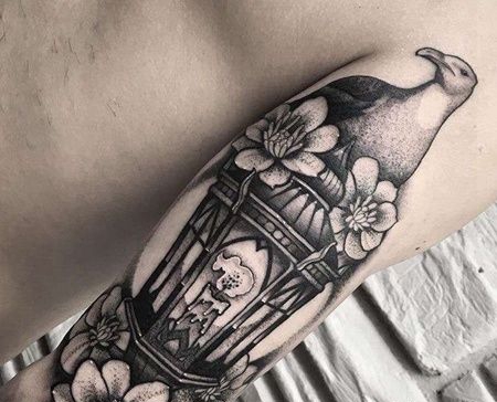 New School胳膊灯笼纹身图案