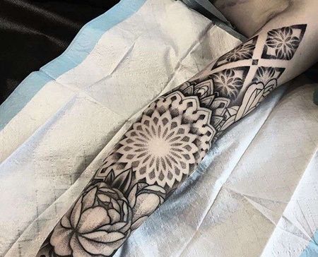 几何胳膊繁花玫瑰纹身图案