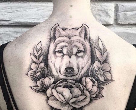 点刺后背玫瑰狼纹身图案
