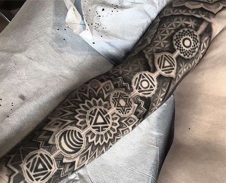 点刺几何胳膊繁花纹身图案