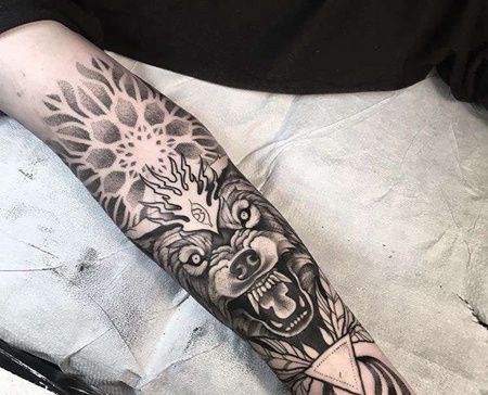 点刺小臂繁花狼纹身图案