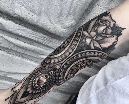 几何小臂玫瑰宝石纹身图案