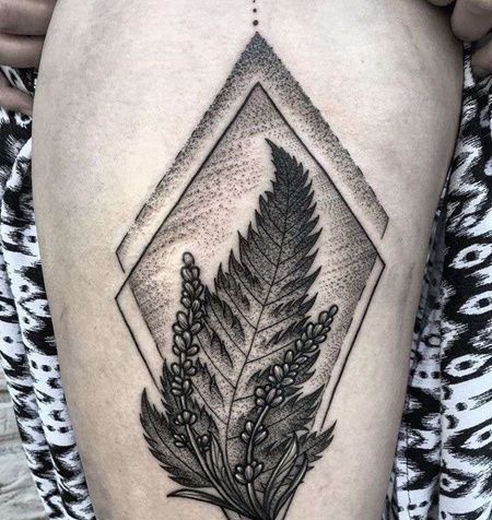 点刺大腿叶子纹身图案