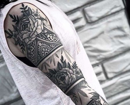 点刺胳膊花卉纹身图案