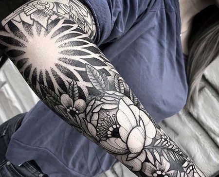 点刺小臂牡丹繁花纹身图案