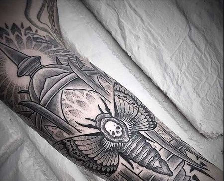 点刺小腿蛾子建筑纹身图案