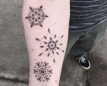 点刺小臂雪花纹身图案