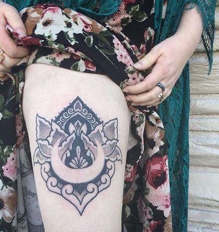点刺大腿月亮纹身图案
