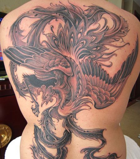 满背大气凤凰纹身图案