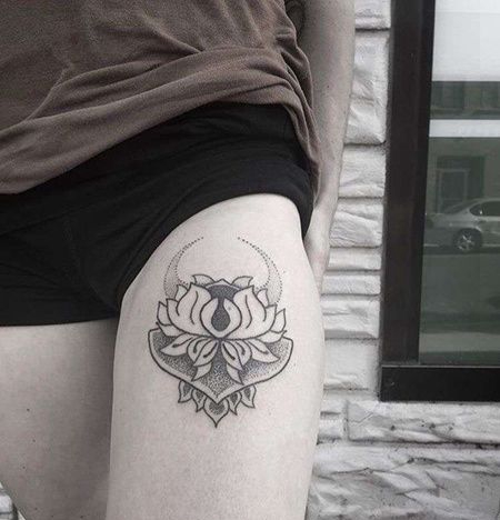 点刺大腿荷花纹身图案