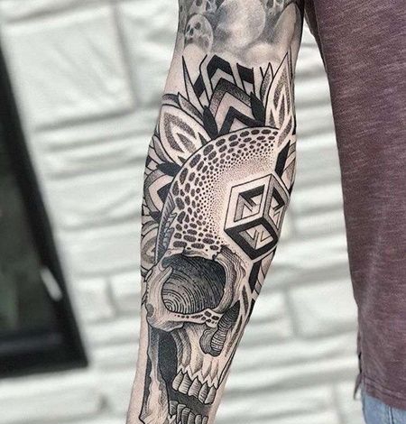 小臂骷髅繁花纹身图案